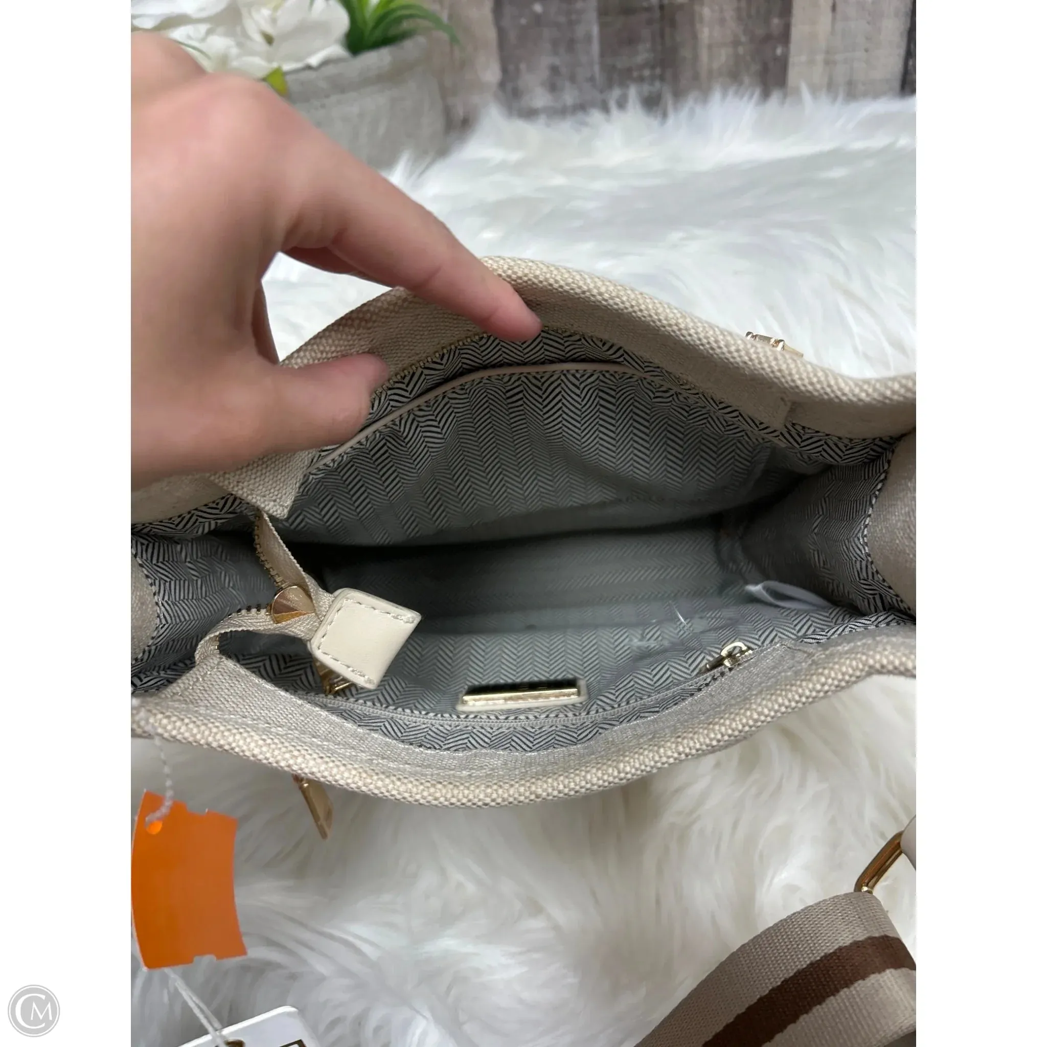 Crossbody By Urban Expressions, Size: Medium