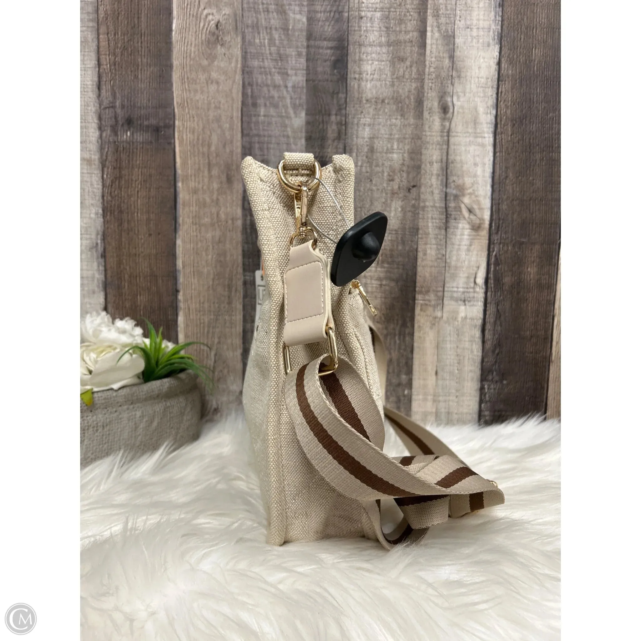 Crossbody By Urban Expressions, Size: Medium