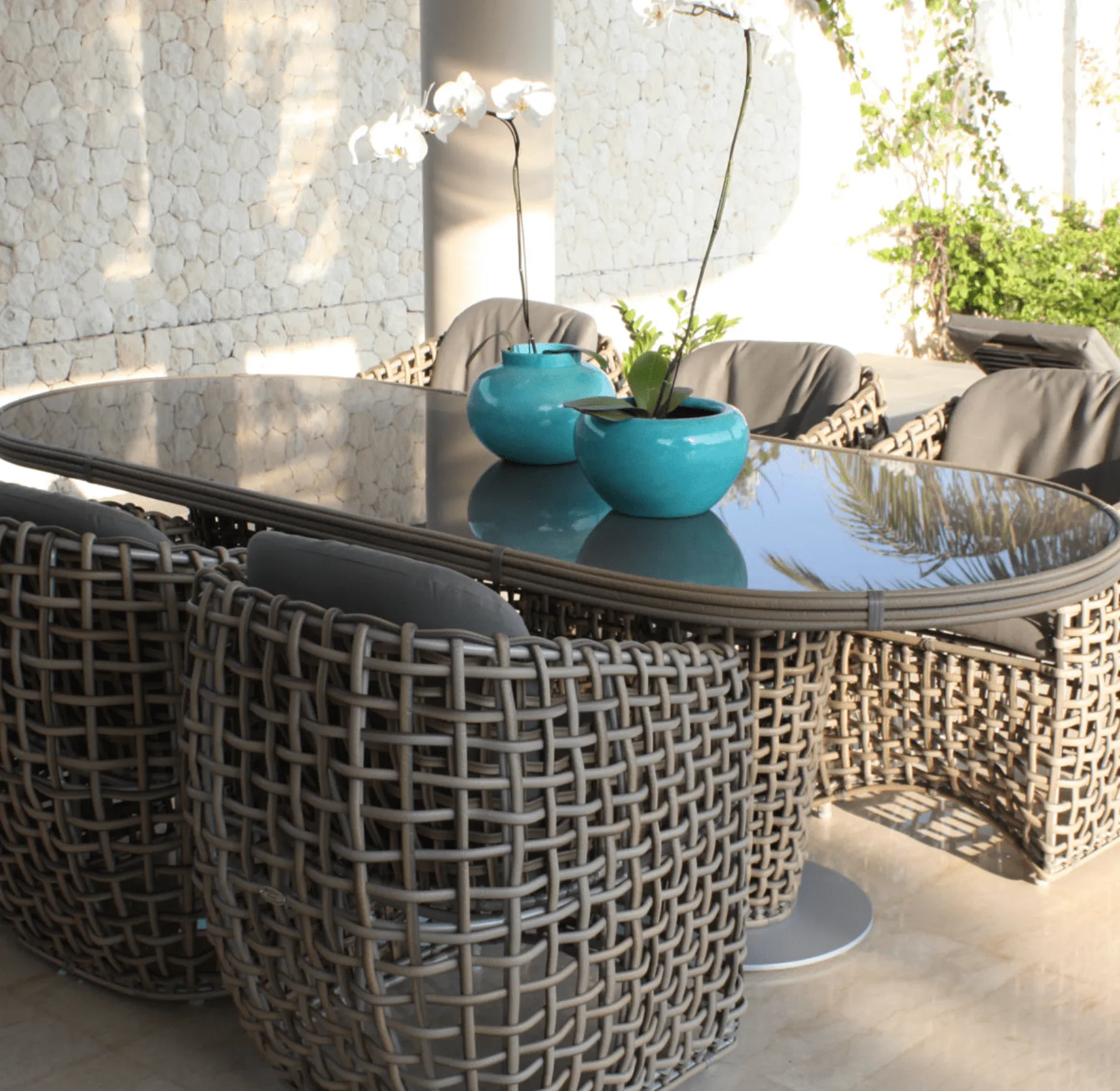 Dune Road Outdoor Oval Dining Table w/Glass
