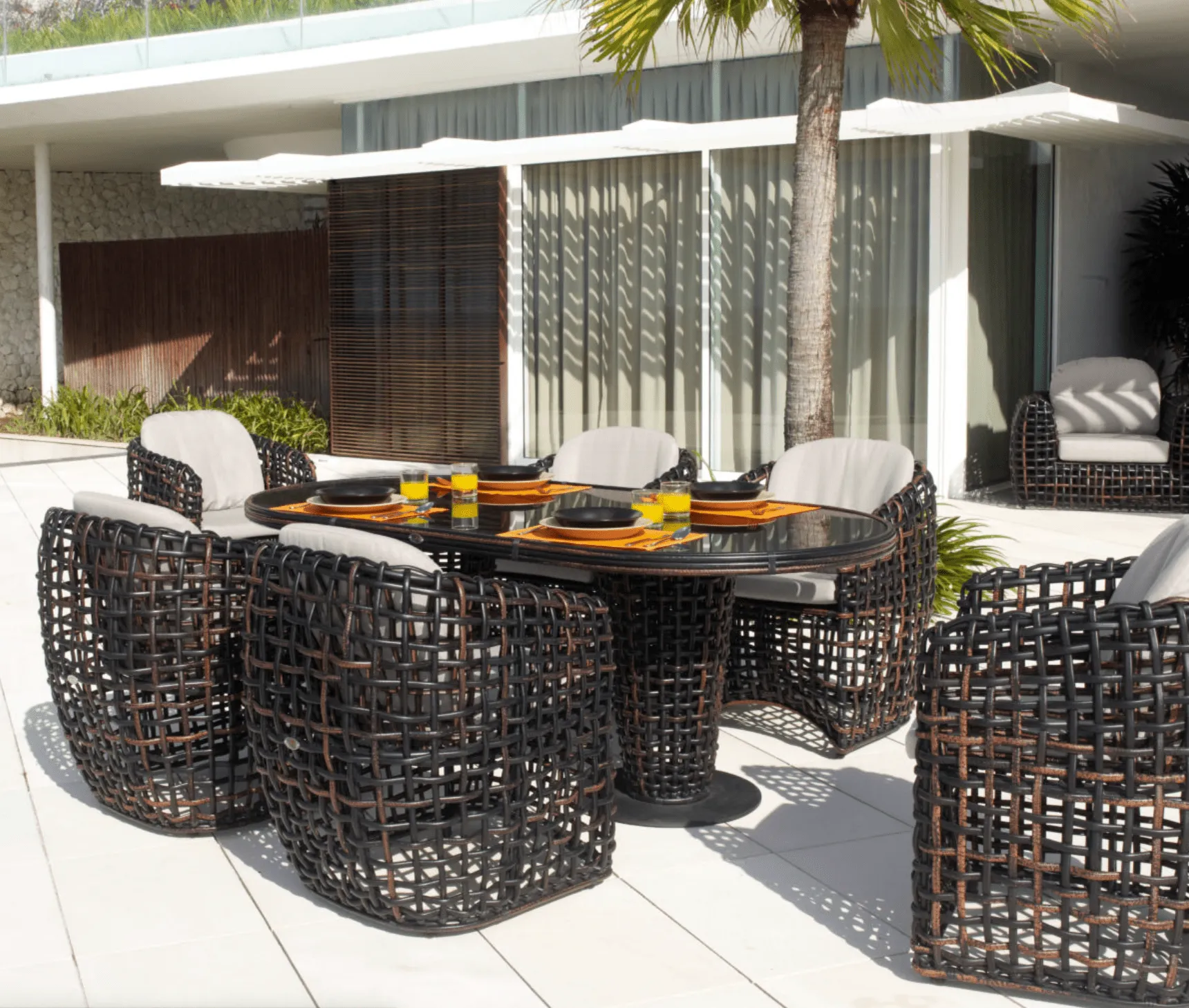 Dune Road Outdoor Oval Dining Table w/Glass