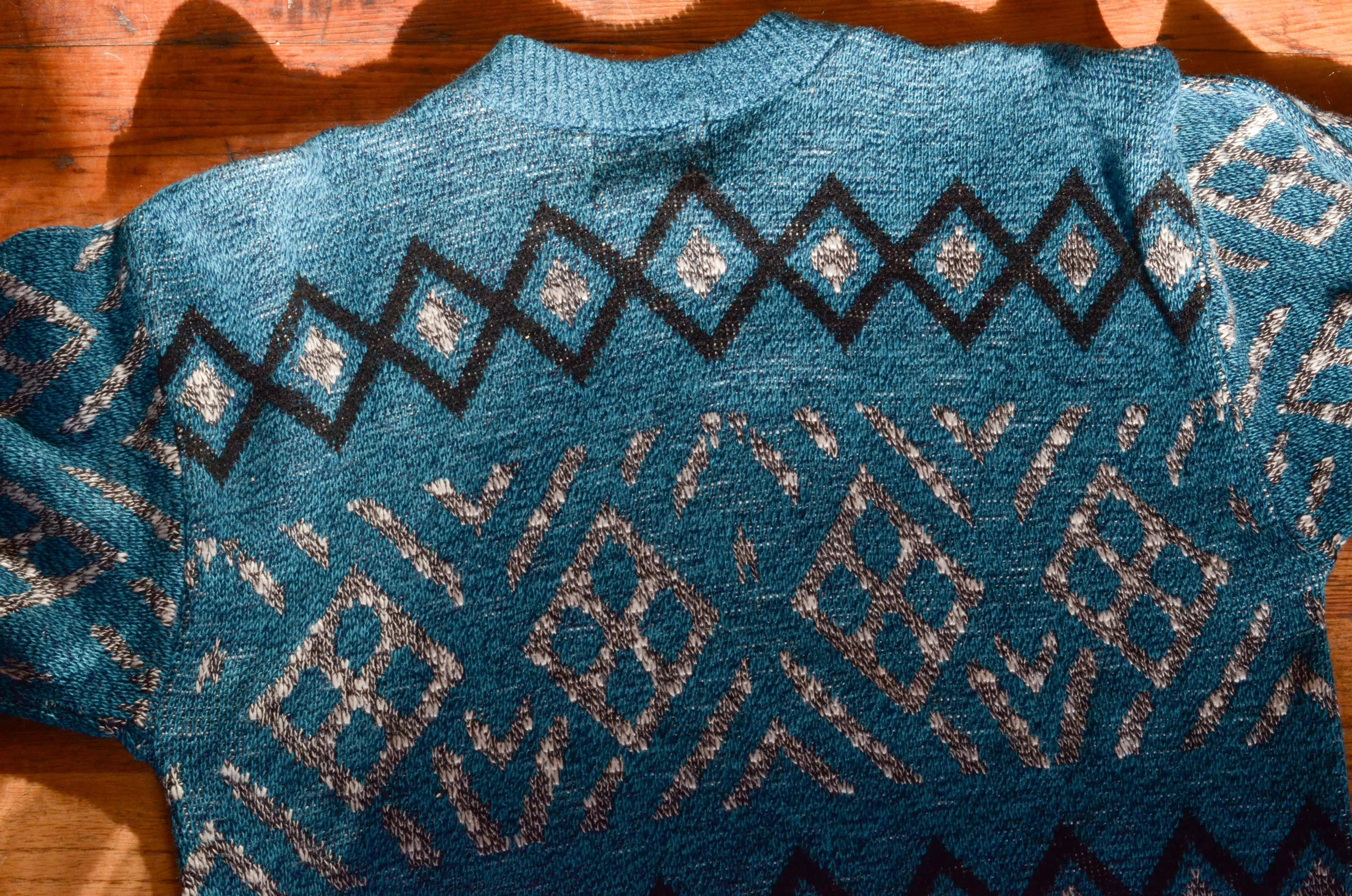 Le TIGRE - Acrylic Knit Sweater