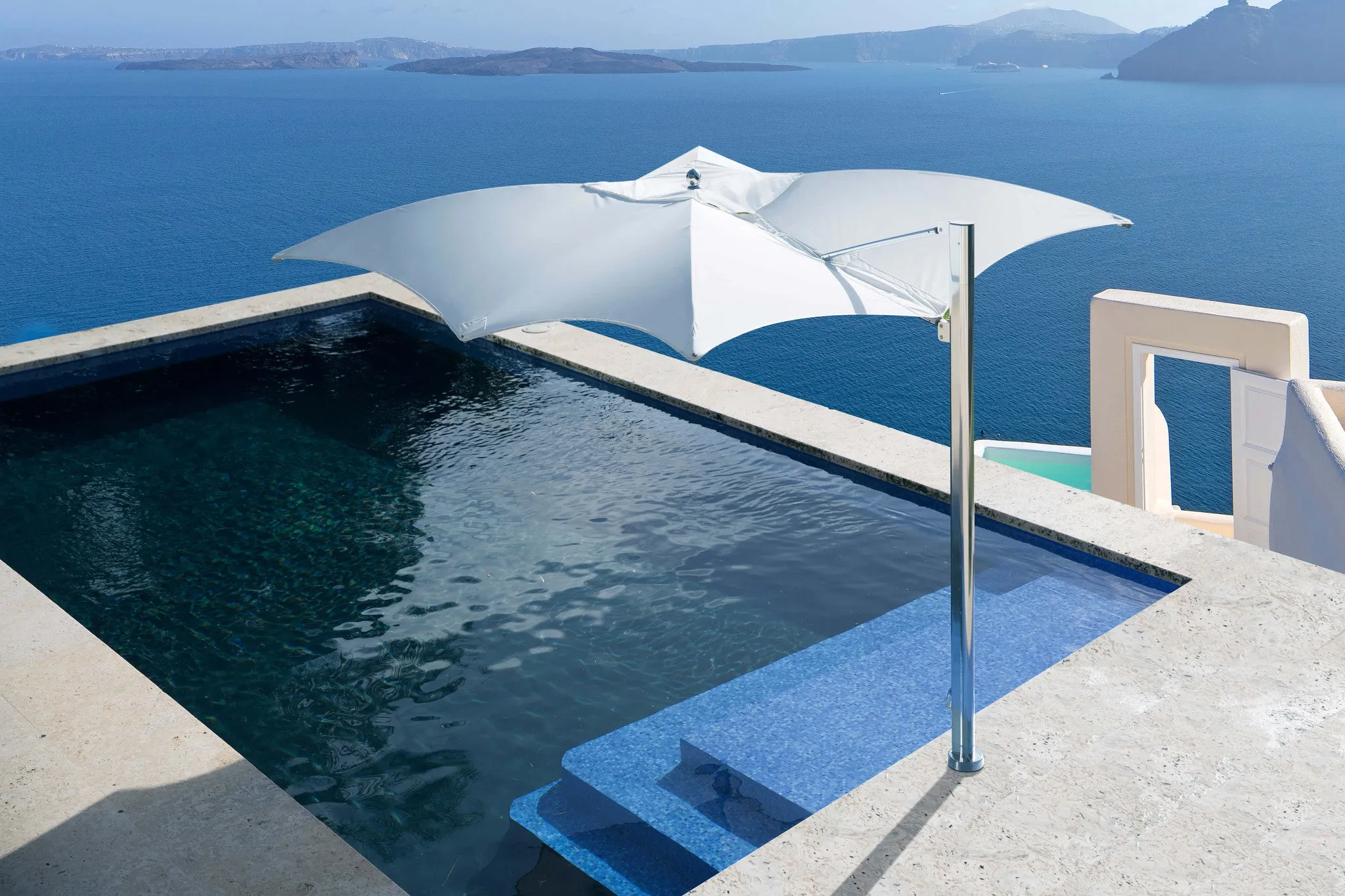 Ocean Master MAX Manta Cantilever Umbrella - TUUCI