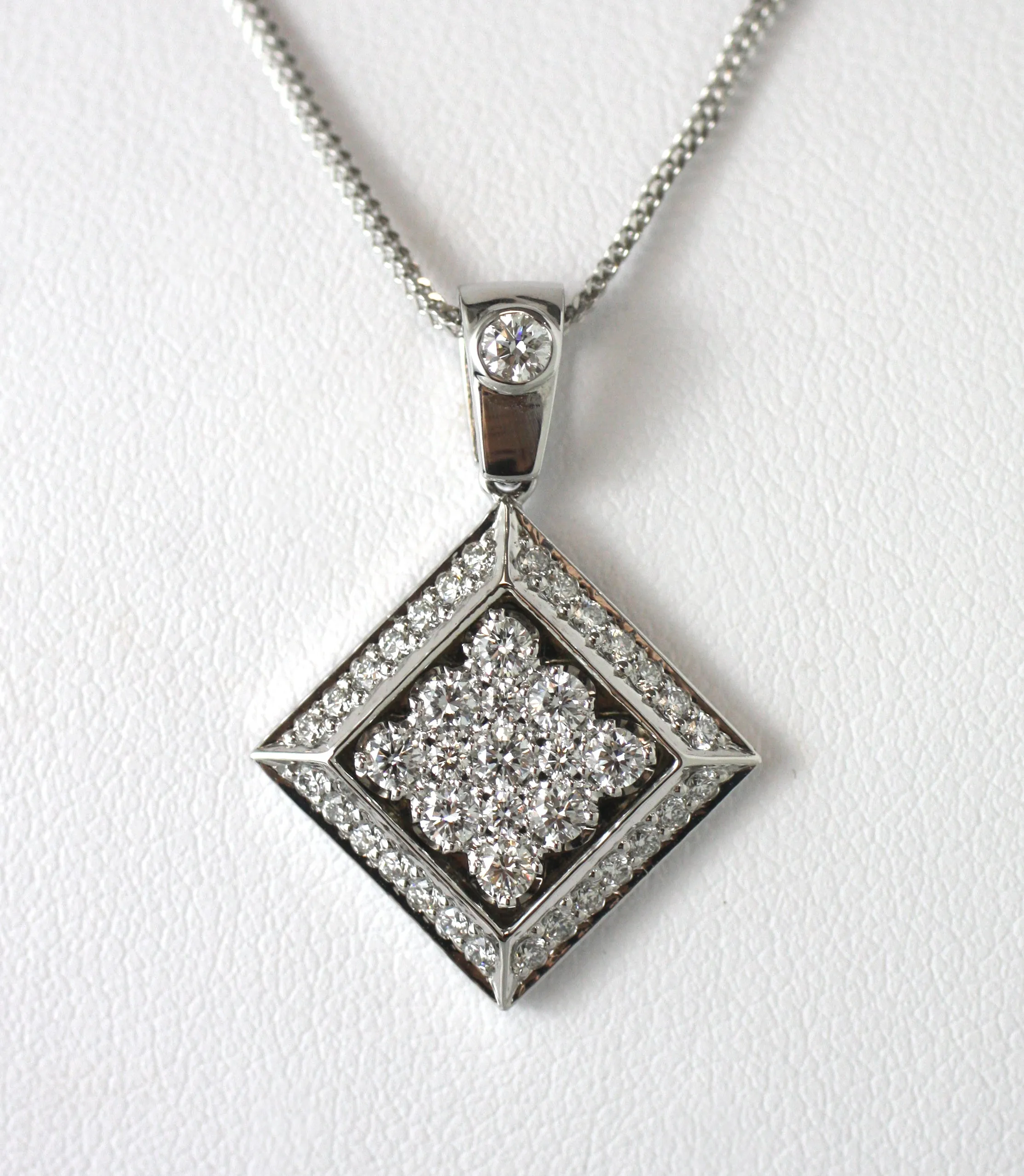 Round Diamond & White Gold Pendant