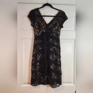 Scarlett Knee Length Black Dress Sequin Tier Lace Overlay V Neck Party Size 6