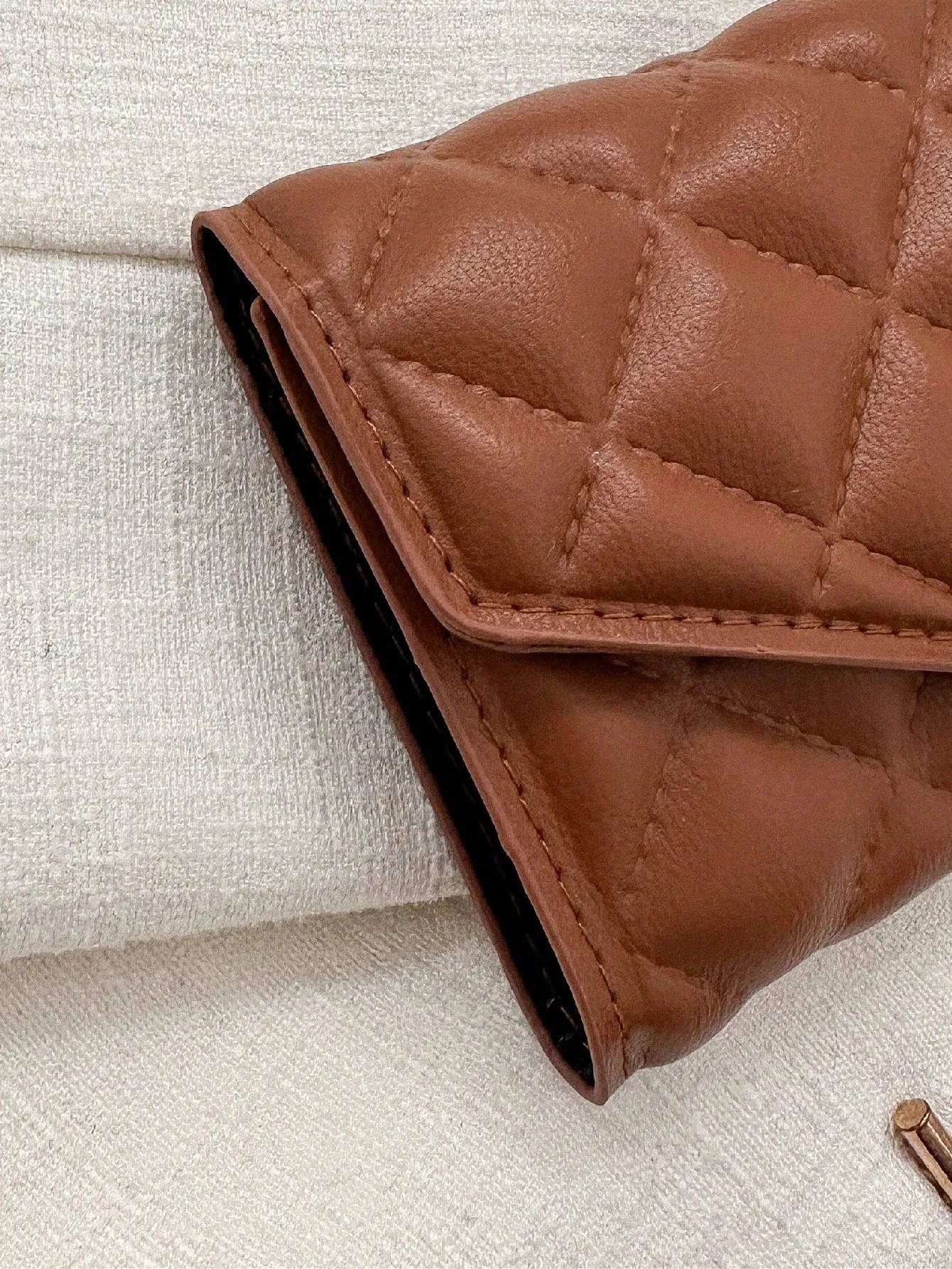 Short Diamond Pattern Stiched Wallet