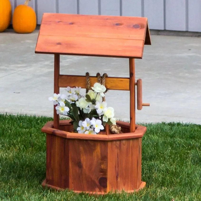 Small Amish Made Cedar Wishing Well