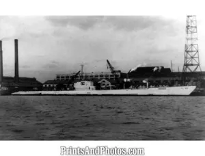 Submarine V-4 Washington Navy Yard  4697