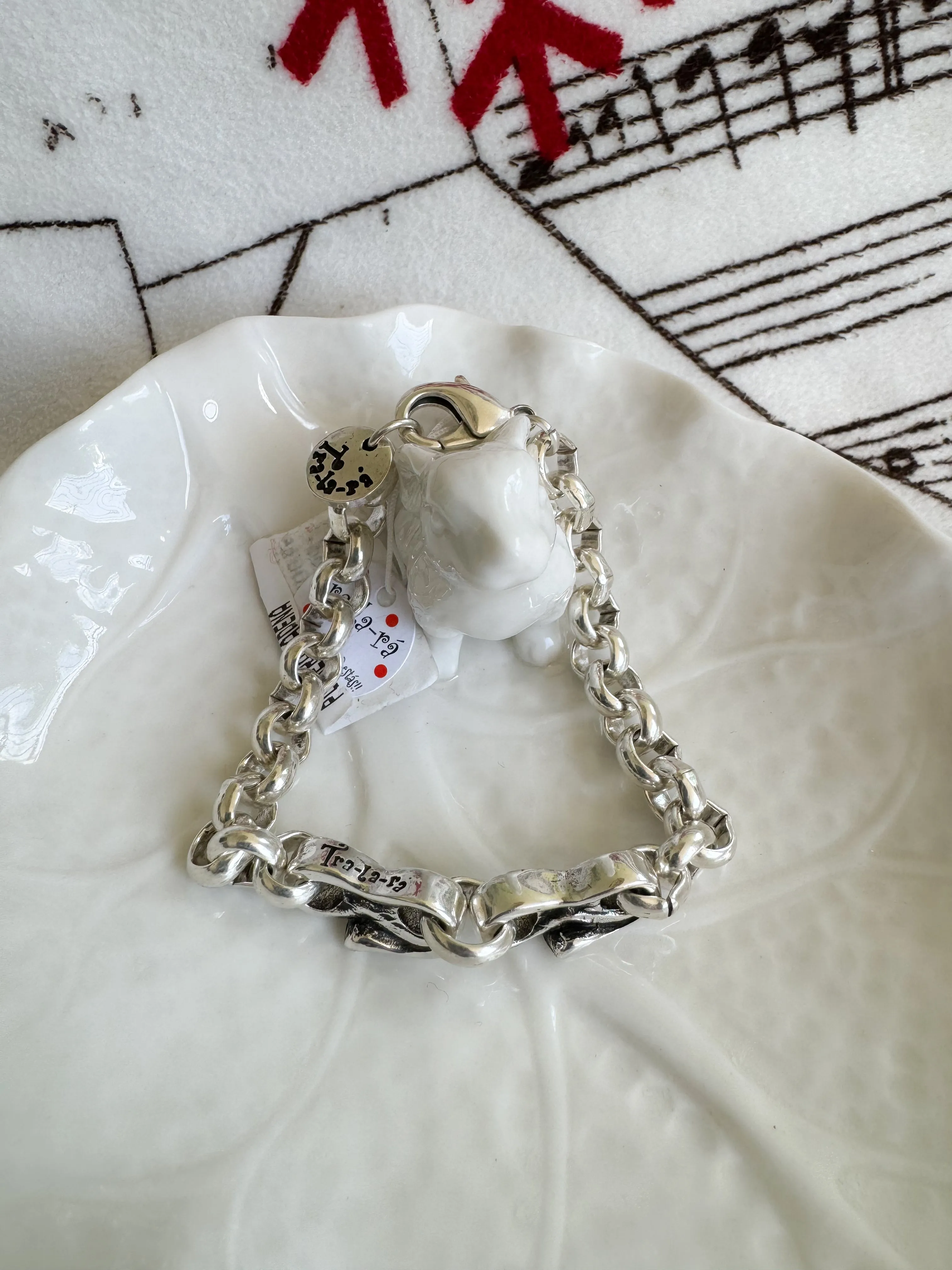Tra-la-ra bracelet