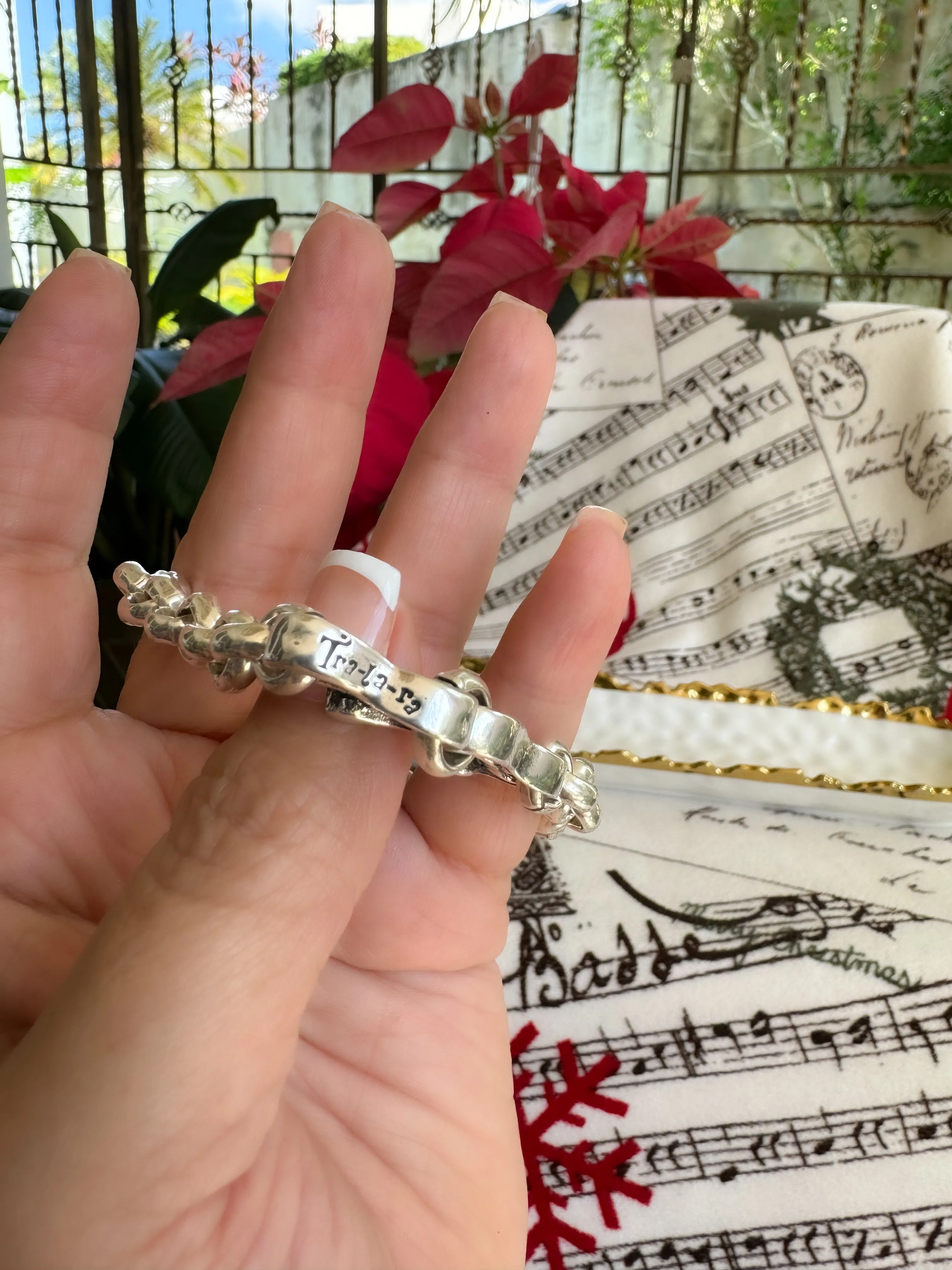 Tra-la-ra bracelet