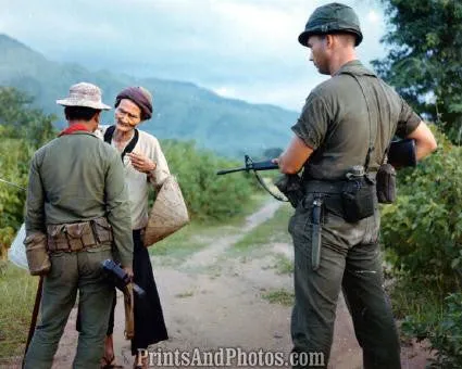 Vietnam Soldiers Viet Refugee  2488