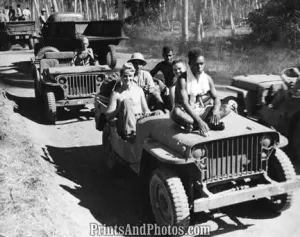 WWII Natives See Marines  4037